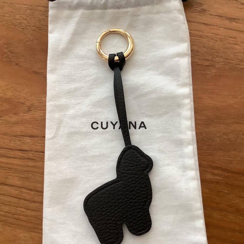 Cuyana Black Leather Key Holder with Gold Ring